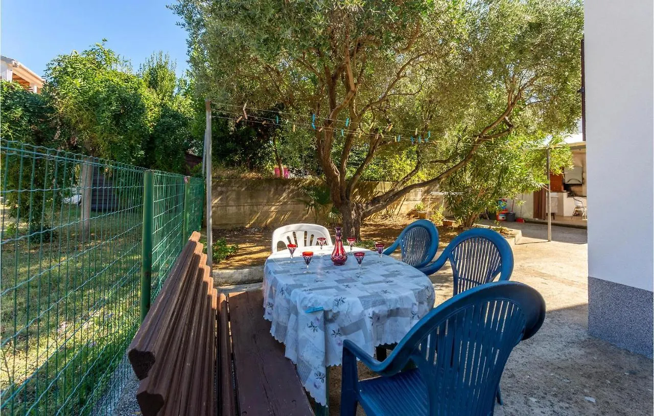 Nice Apartment In Jurandvor With Wifi