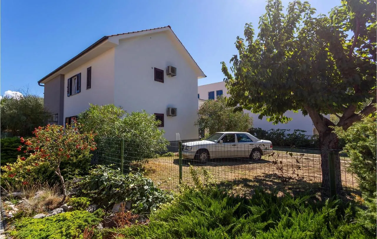 Nice Apartment In Jurandvor With Wifi