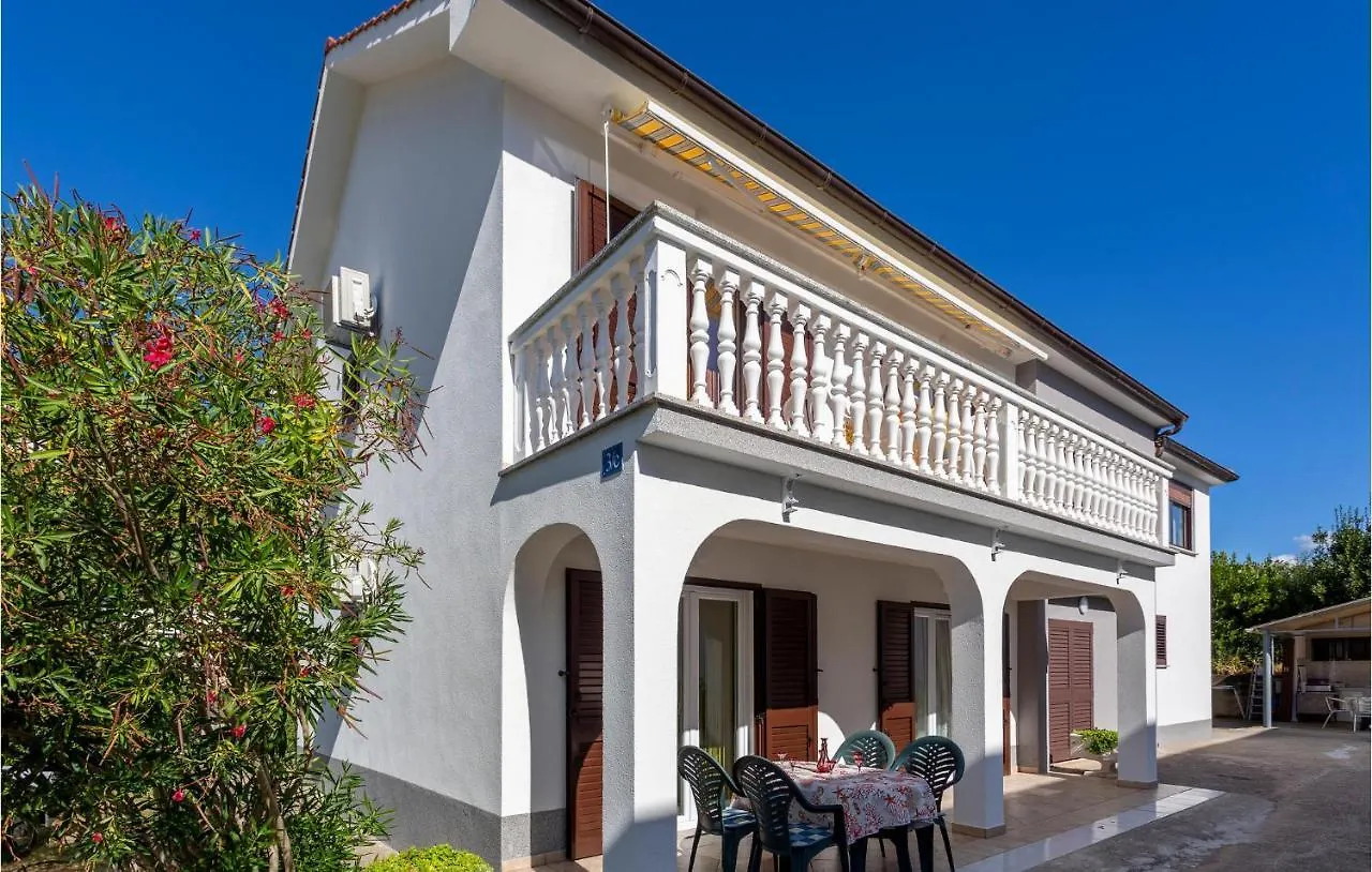Contactos de Nice Apartment In Jurandvor With Wifi